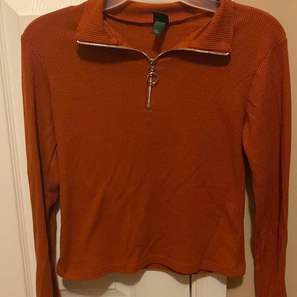Long sleeve top with collar and zipper